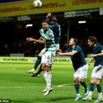 Sam Nicholson bol potrestaný za hádzanú v dramatickom neskorom víťazstve Celticu nad Motherwellom