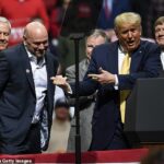 Dana White prezradil, že ignoroval výzvy svojho vnútorného kruhu, aby sa vyhýbal Donaldovi Trumpovi