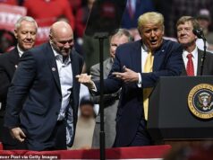 Dana White odhaľuje, prečo ignoroval výzvy, aby urazil Donalda Trumpa, ako nenávidí „slabých“ mužov a čo ho najviac šokovalo na Markovi Zuckerbergovi Dana White prezradil, že ignoroval výzvy svojho vnútorného kruhu, aby sa vyhýbal Donaldovi Trumpovi