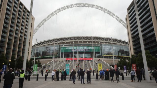 Dátum finále play-off šampionátu by sa mohlo hrať, pretože spor Celkový pohľad na Wembley