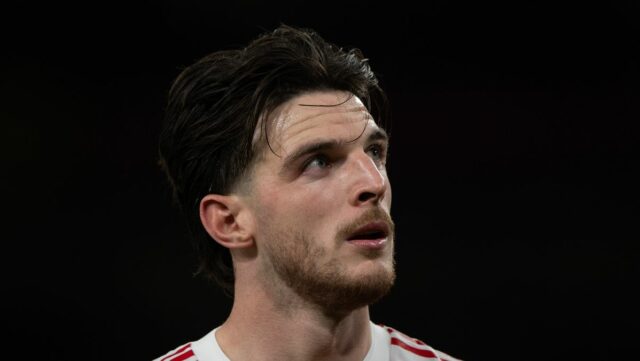 Declan Rice odohral v tejto sezóne o 18 zápasov viac a o viac ako 1200 minút viac ako Bruno Fernandes v tíme Arsenalu na ceste k historickému double, no stal sa futbalistom roka FWA.