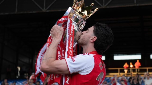 Declan Rice bozkáva trofej Premier League