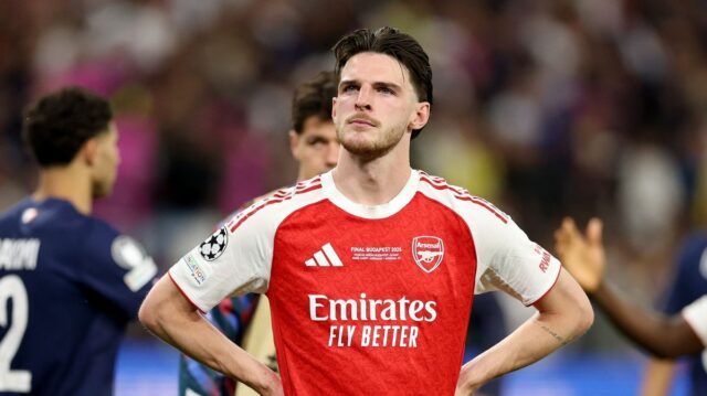 Declan Rice sa pozerá po prehre vo finále Ligy majstrov