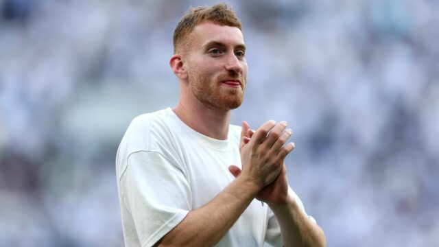 Dejan Kulusevski uverejňuje emotívnu a záhadnú správu o návrate Tottenhamu Dejan Kulusevski tlieska fanúšikom po nedeľňajšom zápase Premier League medzi Tottenhamom Hotspur a Evertonom