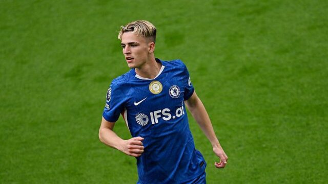 Derry hovorí, že debut je „splneným snom“ napriek zraneniu
