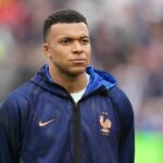 Didier Deschamps obhajuje Kyliana Mbappého po kritike krajnej pravice