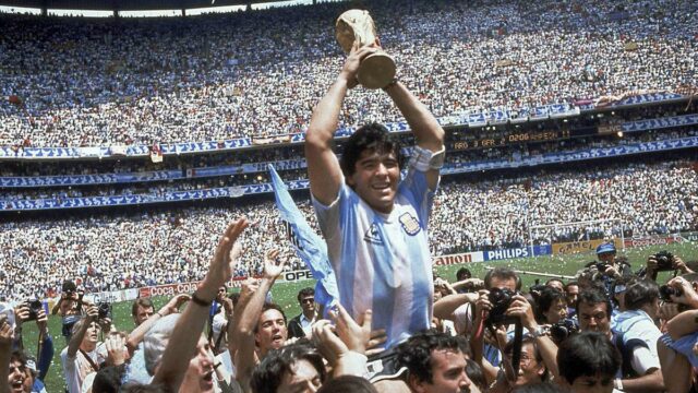 Diego Maradona mal bipolárnu poruchu, bol narcisom: Psychológ v procese smrti

