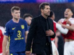 Diego Simeone ukázal svoju pravú tvár v reakcii na záverečný hvizd proti Arsenalu LONDÝN, ANGLICKO - 5. MÁJA: Diego Simeone, tréner Atlética de Madrid po porážke oboch strán počas druhého semifinálového zápasu Ligy majstrov UEFA 2025/26 medzi Arsenal FC a Atletico de Madrid na štadióne Arsenal 5. mája 2026 v Londýne v Anglicku. (Foto od Gaspafotos/MB Media/Getty Images)