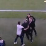 Zdá sa, že hlavný tréner Atlética Madrid Diego Simeone tlačí športového riaditeľa Arsenalu Andreu Bertu na čiaru.