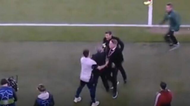 Zdá sa, že hlavný tréner Atlética Madrid Diego Simeone tlačí športového riaditeľa Arsenalu Andreu Bertu na čiaru.