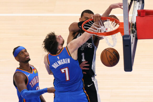 NBA dnes skóruje Victor Wembanyama Spurs vs Thunder NBA Play-off Game 1 West finále