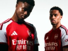 Domáci dres Arsenalu 2026/27 uvedený na trh pred finále Ligy majstrov s veľkou zmenou dizajnu Bukayo Saka a Jurrien Timber v súprave Arsenal 2026/27