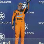 Austrálska hviezda F1 Oscar Piastri (na obrázku) predviedol úžasný neskorý útok, aby si zabezpečil tretie miesto na Veľkej cene Miami.