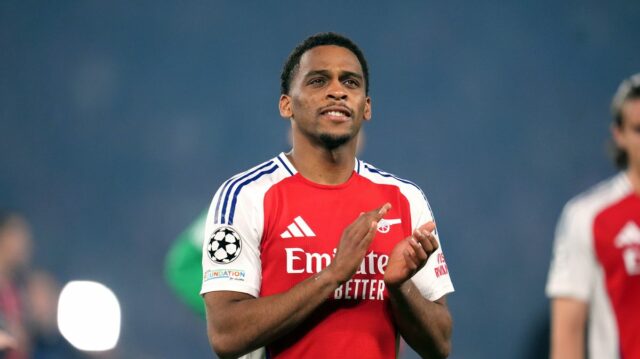 Jurrien Timber v akcii za Arsenal. 