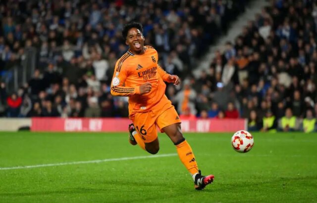 Dvojica Realu Madrid Bellingham & Vinícius prejavuje podporu pre požičaného Endricka

