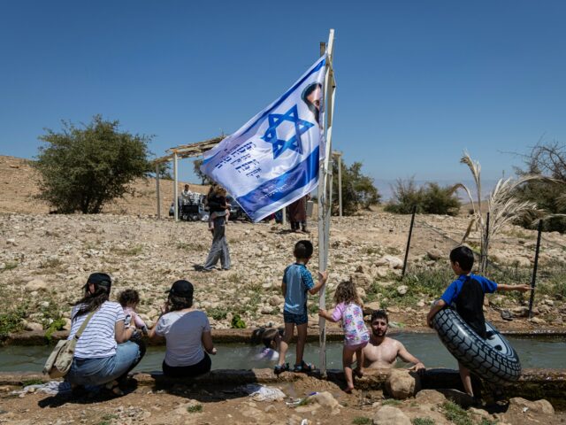 EÚ uvalila sankcie na „extrémistických“ izraelských osadníkov na okupovanom Západnom brehu Jordánu | Správy o konflikte medzi Izraelom a Palestínou
