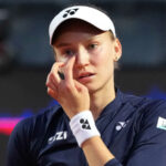 Elena Rybakina sa pohoršuje nad otázkou o trénerovi Stefanovi Vukovovi