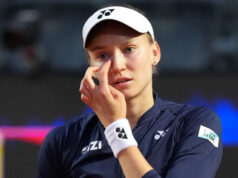 Elena Rybakina sa pohoršuje nad otázkou o trénerovi Stefanovi Vukovovi Elena Rybakina sa pohoršuje nad otázkou o trénerovi Stefanovi Vukovovi