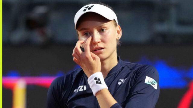 Elena Rybakina sa pohoršuje nad otázkou o trénerovi Stefanovi Vukovovi
