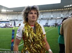 Ellie Kildunne sa zamerala na „dynastiu“ s dominantnými anglickými červenými ružami po tom, čo pridala k ďalšej grandslamovej sláve Six Nations Grand Slam najvyššie ocenenie v rugby Ellie Kildunne chce vytvoriť „dynastiu“ úspechu s Anglickom po ďalšej sláve Six Nations