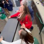 Cherie DeVaux bola videná ako divoko oslavuje v Kentucky Derby