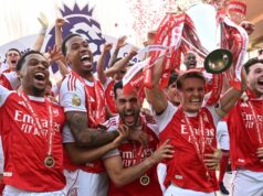 Fanúšik Arsenalu „zabitý fanúšikom Man Utd“ počas osláv, keď sa začalo pátranie po mužovi Polícia uviedla, že podozrivý z nedeľného incidentu je považovaný za priaznivca Manchestru United