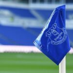 Erb Evertonu je vyobrazený na rohovej vlajke
