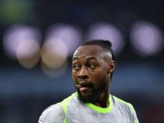 Fanúšik Evertonu zatknutý po údajnom rasistickom zneužívaní namiereného proti Antoineovi Semenyovi z Man City Antoine Semenyo z City (vľavo) súperí o loptu s hráčom Evertonu Vitaliyom Mykolenkom (PA)