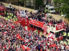 Fanúšikovia Arsenalu zmeškali potenciálne prehliadky Premier League a Ligy majstrov, ako už bolo vysvetlené Arsenal je pripravený spôsobiť frustráciu fanúšikov z dátumu odovzdávania trofejí