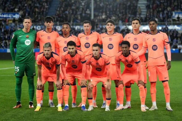 Fanúšikovia Barcelony chvália prelomového mladíka počas súboja Alavésu Fanúšikovia Barcelony chvália prelomového mladíka počas súboja Alavésu