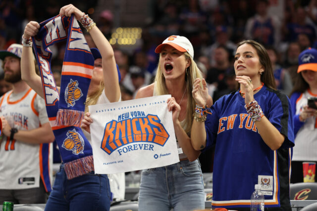 Fanúšikovia New York Knicks oslavujú návrat do finále NBA