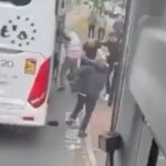 Futbaloví fanúšikovia bojujú