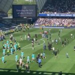 Niektorí fanúšikovia Millwallu ignorovali varovanie klubu pred inváziou na ihrisko po tom, čo porazili Oxford United.