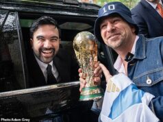 Fanúšikovia majstrovstiev sveta zostali rozdelení, pretože Zohran Mamdani zabezpečuje lístky pre Newyorčanov v hodnote 50 dolárov pri premrštených cenách FIFA Starosta New Yorku Zohran Mamdani pózuje s trofejou Svetového pohára po boku Ezequiela Cecchiho