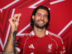 „Fanúšikovia musia vedieť, že sme tiež nespokojní so sezónou… záleží nám na tom“: DOMINIK SZOBOSZLAI odhaľuje, ako sa Liverpool snaží zachrániť ochabujúcu kampaň, svoje názory na budúcnosť Arne Slota a prečo tím potrebuje voľné dni. Dominik Szoboszlai bol v sezóne sklamaní s odstupom najlepším hráčom Liverpoolu. Bol majákom vzdoru