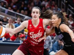 Fever’s Caitlin Clark sa chystá zastaviť problémy proti Valkyries 22. mája 2026; Indianapolis, Indiana, USA; Strážkyňa Indiana Fever Caitlin Clark (22) dribluje s loptou, zatiaľ čo strážkyňa Golden State Valkyries Kaitlyn Chen (2) bráni v druhom polčase v Gainbridge Fieldhouse. Povinný kredit: Trevor Ruszkowski-Imagn Images