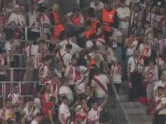 Finále konferenčnej ligy Crystal Palace sa zastavilo po zdravotnej pohotovosti Fanúšikovia na štadióne