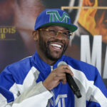 Bývalý majster sveta vo viacerých hmotnostných kategóriách Floyd Mayweather sa postaví proti gréckej hviezde kickboxu Mikeovi Zambidisovi v a