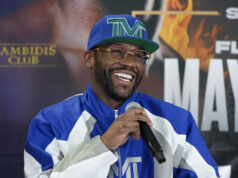 Floyd Mayweather sa na výstave stretne s kickboxerom Mikeom Zambidisom Bývalý majster sveta vo viacerých hmotnostných kategóriách Floyd Mayweather sa postaví proti gréckej hviezde kickboxu Mikeovi Zambidisovi v a