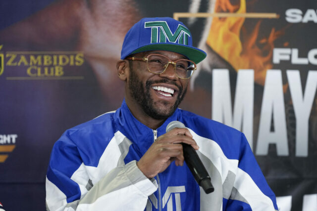 Bývalý majster sveta vo viacerých hmotnostných kategóriách Floyd Mayweather sa postaví proti gréckej hviezde kickboxu Mikeovi Zambidisovi v a 