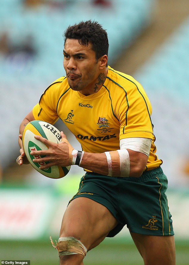Footy hviezde Digbymu Ioaneovi bola zamietnutá kaucia po tom, čo Digby Ioane (na obrázku hrá za Wallabies) bol obvinený z údajného vyhrážania sa smrťou inému mužovi