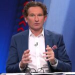 Veľký AFL James Hird bol prevezený do nemocnice po zdravotnej epizóde počas živého vysielania Footy Classified v utorok (na obrázku)