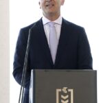 Generálny riaditeľ NRL Andrew Abdo (na obrázku) rezignuje na svoju úlohu, aby nastúpil na pozíciu v Tennis Australia po šiestich úspešných rokoch vo futbale.