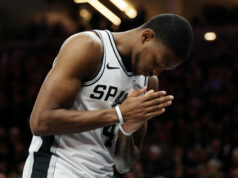 Fox od Spurs v hre 1, Jalen Williams z OKC späť De'Aaron Fox sa chystá na zápas play-off NBA 1 Spurs vs Thunder