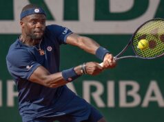 Frances Tiafoe kričí na svojho súpera počas víťazného návratu na French Open Frances Tiafoe kričí na svojho súpera počas víťazného návratu na French Open