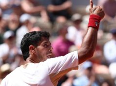 French Open uvalí na hráča „značnú sankciu“ za sexistické poznámky Adolfo Daniel Vallejo z Paraguaja reaguje počas zápasu v druhom kole proti Francúzovi Moiseovi Kouameovi na French Open 2026.