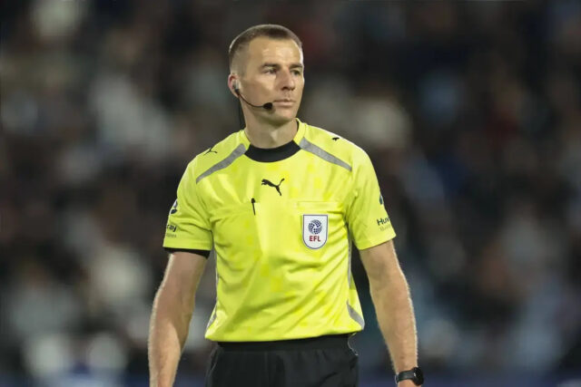 Funkcionári zápasu: Michael Salisbury bude rozhodovať Manchester City vs Brentford
