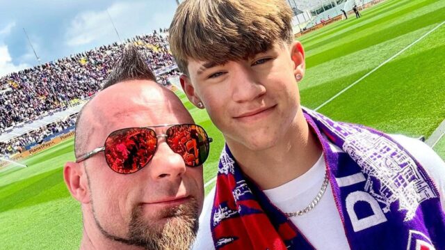 Futbalista, 16, náhle zomrel, keď otec rockovej hviezdy smútil „náš svet sa zrútil“
