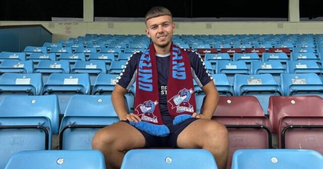 Futbalista, 23, sedemkrát bodnutý prerušil ticho pri útoku na vlak Futbalista, 23, sedemkrát bodnutý prerušil ticho pri útoku na vlak | Futbal | Šport