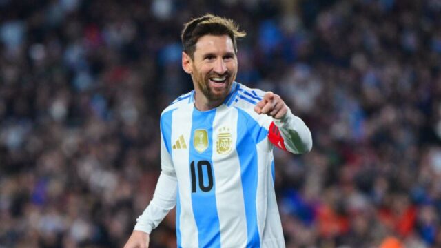 Futbaloví fanúšikovia diskutujú o tom, či Lionel Messi dokáže prekonať Ronaldov neuveriteľný rekord Svetového pohára
